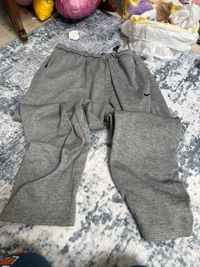 Nike Men’s 4xl  Gray Heather Sweatpants with Small Swoosh